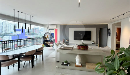 Apartamento à venda com 3 suítes em Vila Romana, São Paulo, SP