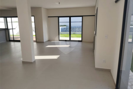 Casa à venda com 3 suítes no condomínio Santa Isabel I, Louveira - SP
