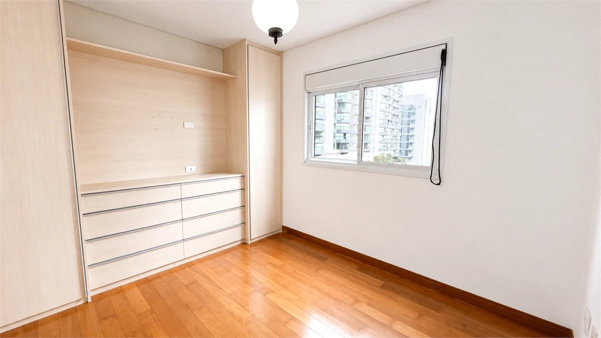 Apartamento à venda com 3 quartos, sendo 1 suíte,  em Jardim das Acácias, São Paulo, SP
