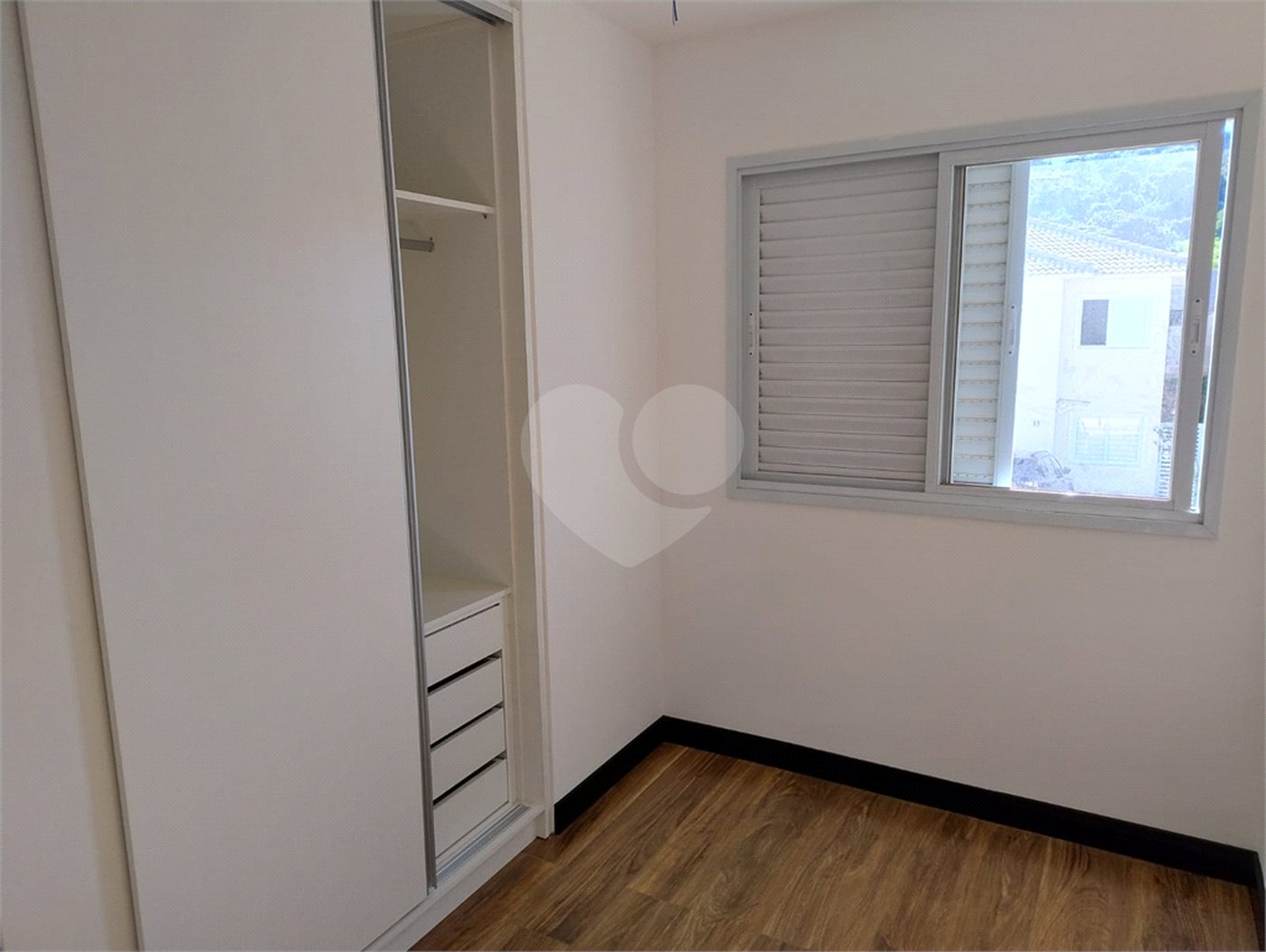 Casa para alugar com 3 quartos, sendo 1 suíte, no condomínio Vila Quinta dos Manacás, Vinhedo - SP