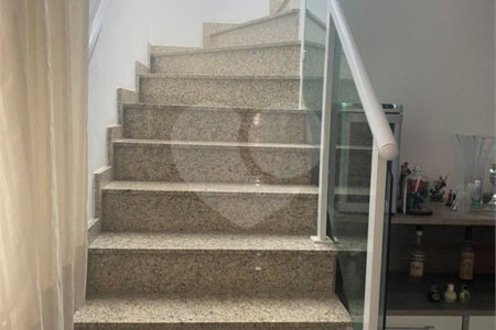 Sobrado à venda com 3 quartos, sendo 2 suítes, em Vila Mazzei, São Paulo, SP