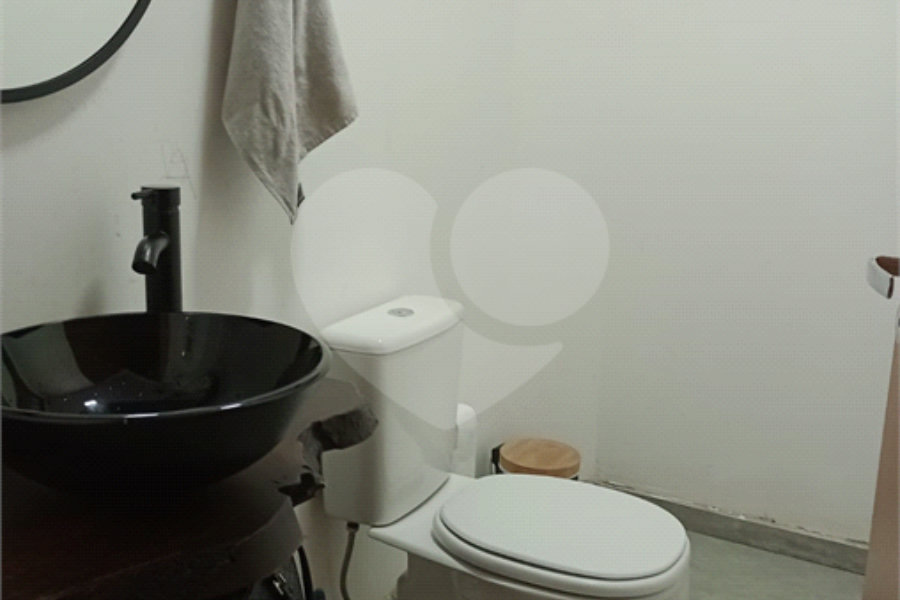 Sobrado à venda com 3 quartos, sendo 1 suíte,  em Jardim Guairaca, São Paulo, SP