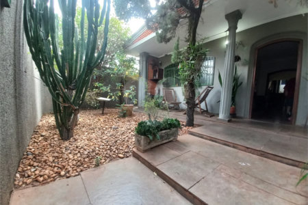 Casa à venda com 4 quartos, sendo 1 suíte,  em Parque dos Bandeirantes, Ribeirão Preto, SP