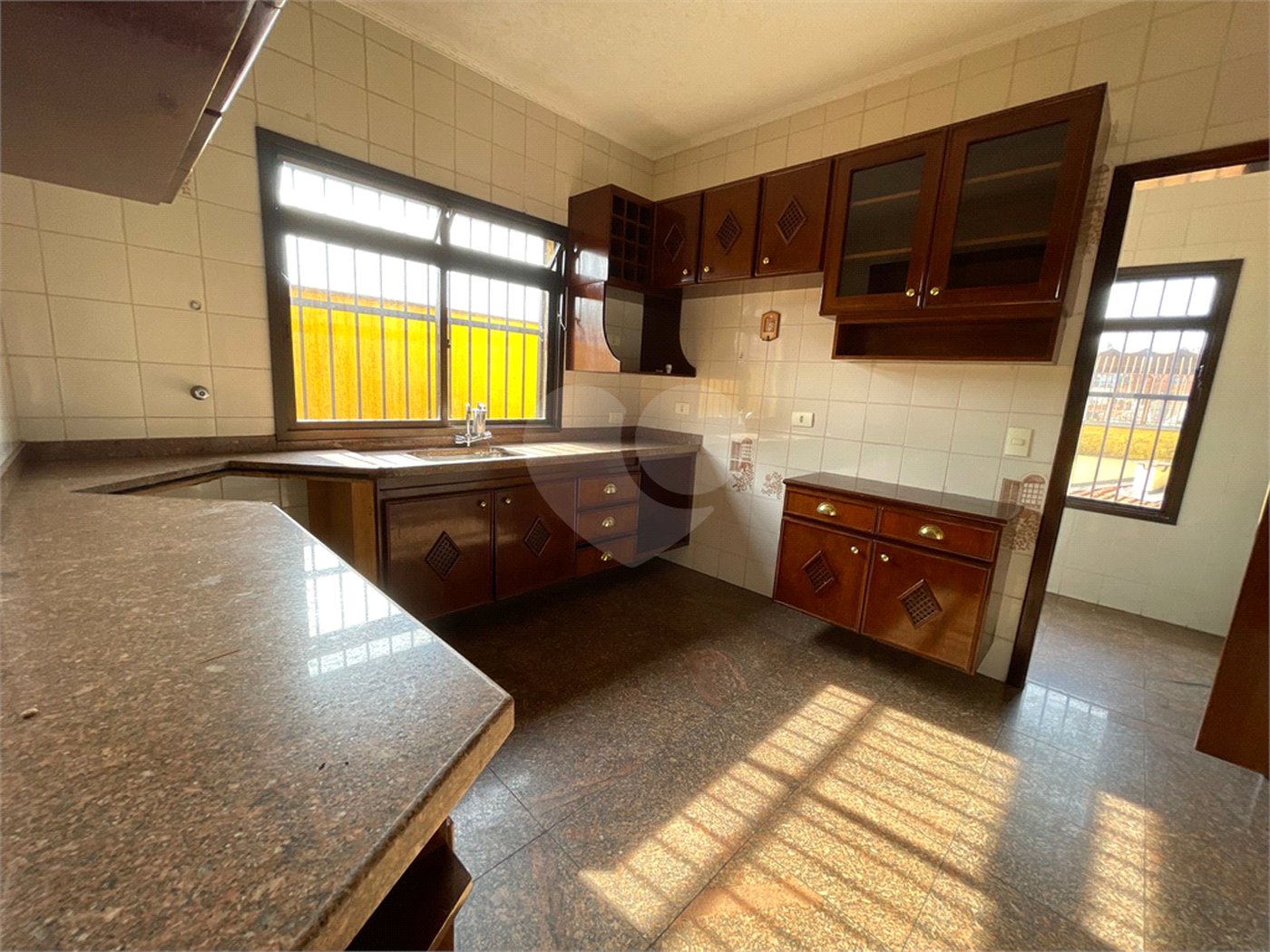 Sobrado à venda com 4 quartos, sendo 1 suíte, em Vila Nova Cachoeirinha, São Paulo, SP