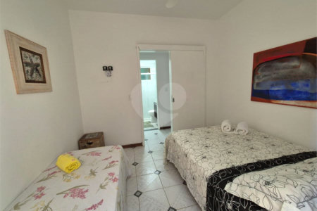 Apartamento à venda com 3 quartos, sendo 1 suíte,  no Centro, Cabo Frio, RJ