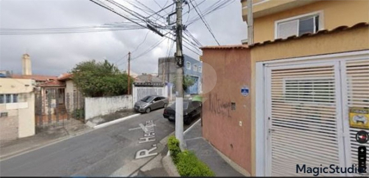 Sobrado com 101m², 2 dormitórios, sendo 2 suítes, 2 vagas, à venda na Vila Ema.