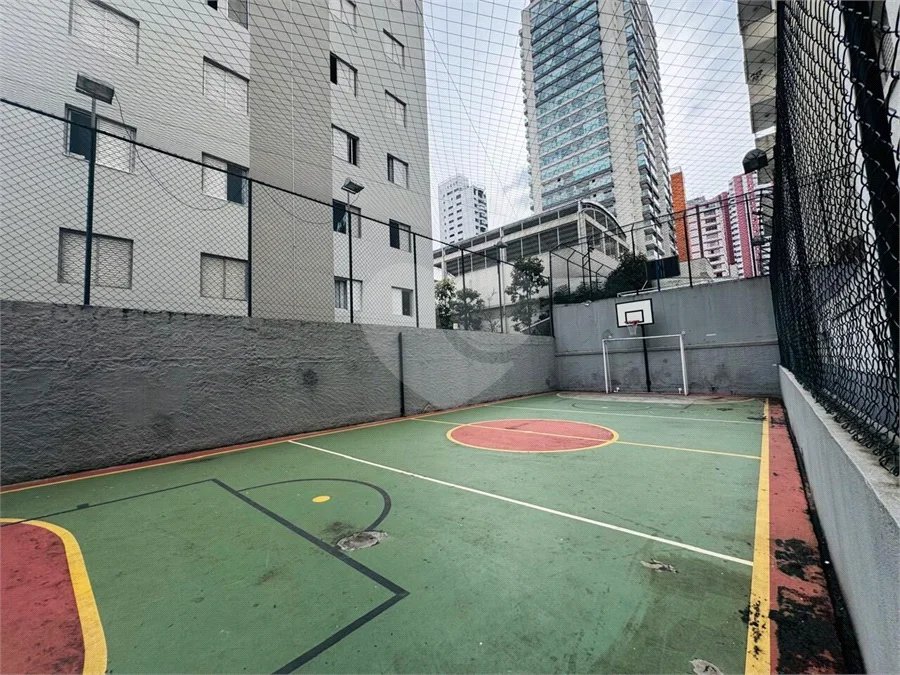 Vende-se Apartamento de 2 Quartos com Sacada na Vila Mascote