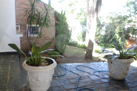 Sobrado à venda com 4 suítes em Recanto Impla, Carapicuíba, SP
