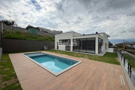 Casa à venda com 3 suítes no condomínio Shamballa III, Atibaia - SP