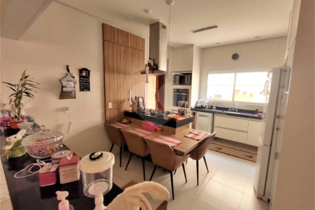 Casa à venda com 3 suítes no condomínio Portal dos Ipês, Indaiatuba - SP