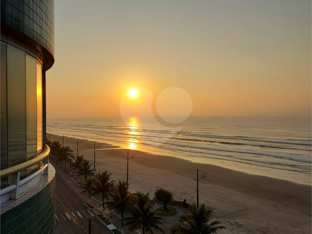 Apartamento à venda com 2 quartos, sendo 1 suíte,  em Vera Cruz, Mongaguá, SP