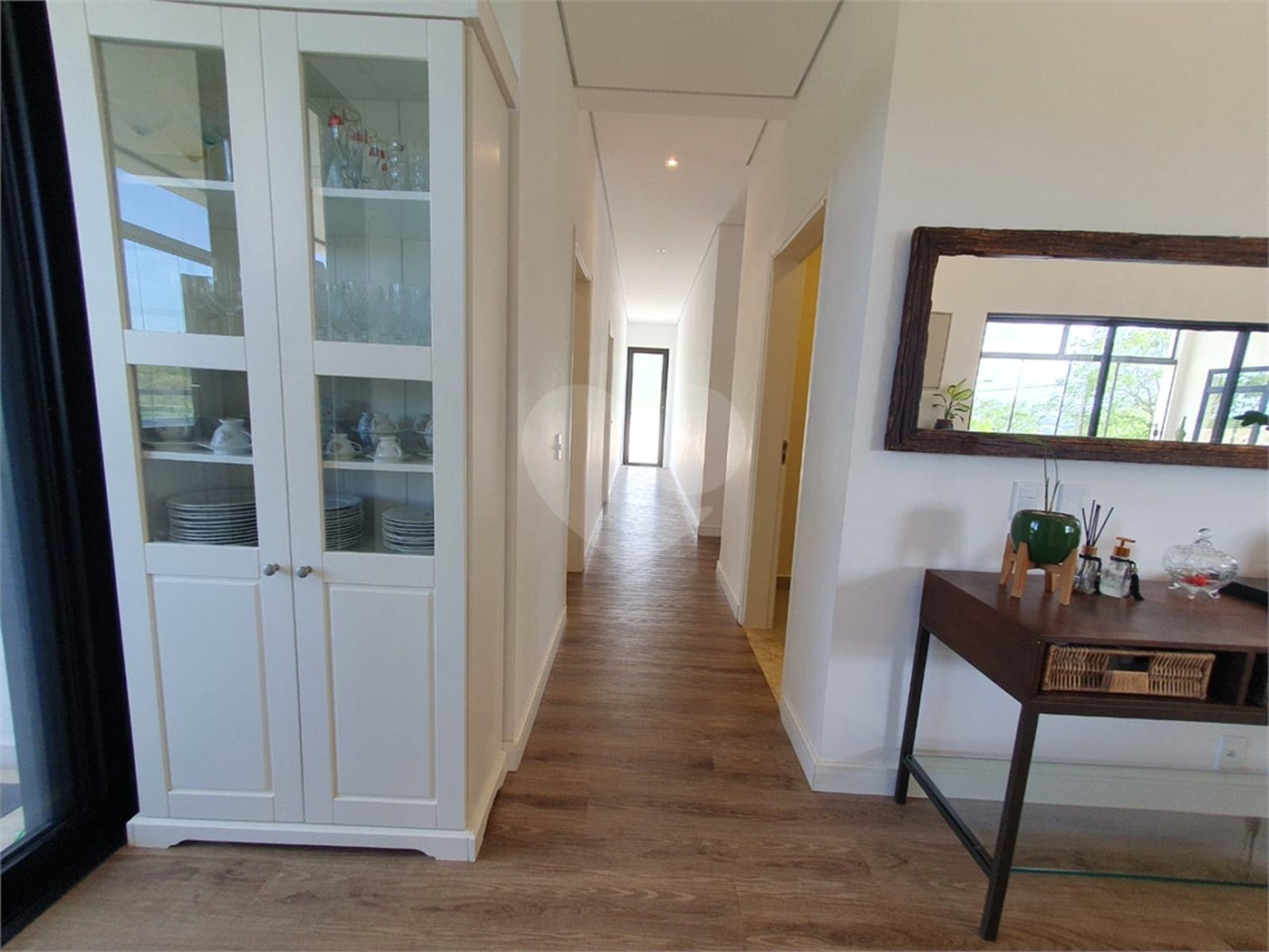 Casa à venda com 6 quartos, sendo 5 suítes, no condomínio Jardim Primavera, Louveira - SP