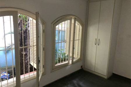 Casa Térrea à venda com 4 quartos, sendo 2 suítes,  em Jardim das Bandeiras, São Paulo, SP