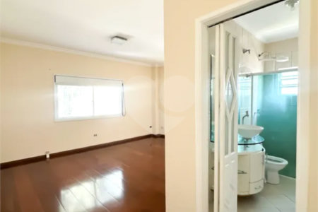 Sobrado à venda com 4 quartos, sendo 1 suíte, em Parque São Domingos, São Paulo, SP