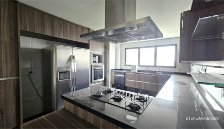Apartamento à venda com 4 suítes em Jardim Marajoara, São Paulo, SP