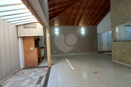 Casa à venda próxima ao SESC com 3 suites