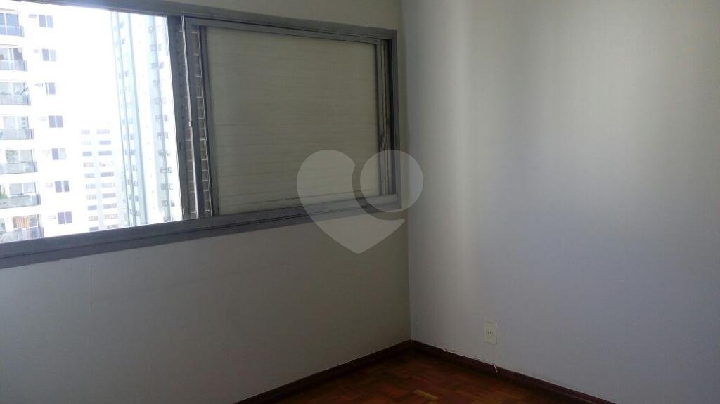 Apartamento à venda com 3 quartos, sendo 1 suíte,  em Campo Belo, São Paulo, SP