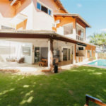Casa à venda com 5 quartos, sendo 4 suítes, no condomínio Figueira Garden, Atibaia - SP