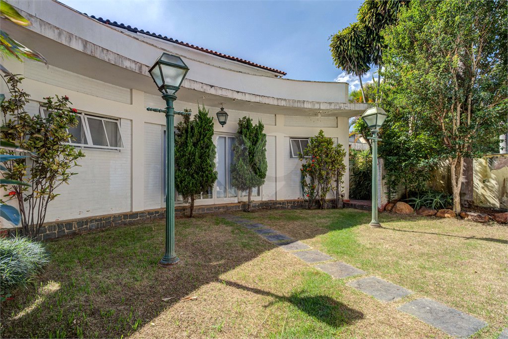 Sobrado à venda com 5 quartos, sendo 4 suítes, em Granja Julieta, São Paulo, SP
