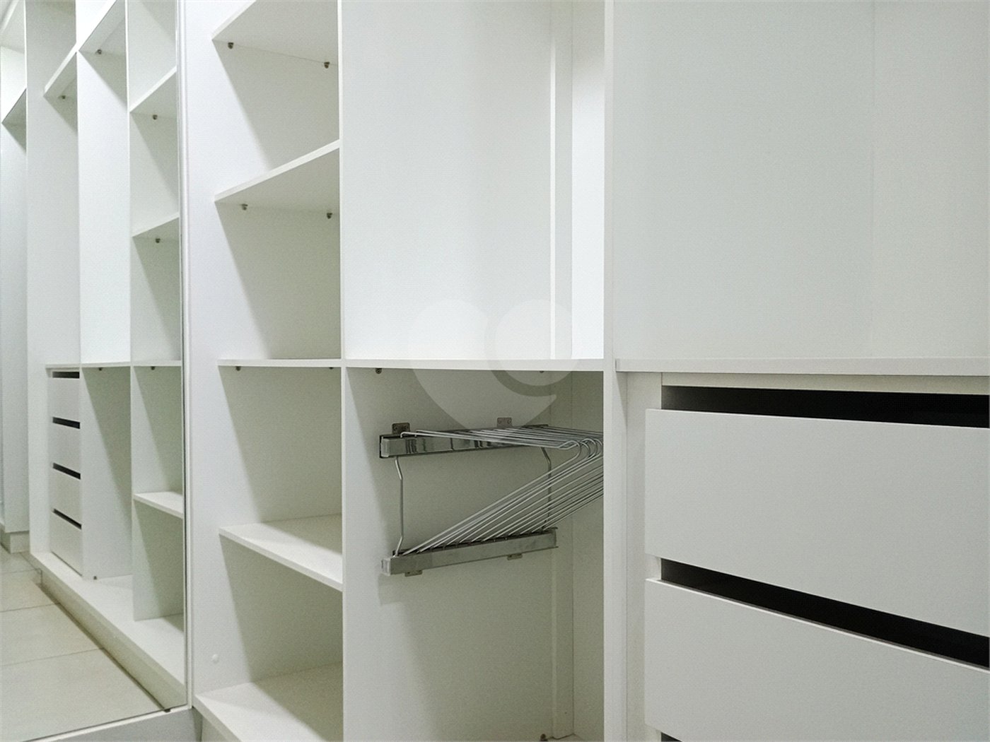 Sobrado à venda com 4 quartos, sendo 1 suíte, em Reserva San Gabriel, Ribeirão Preto, SP