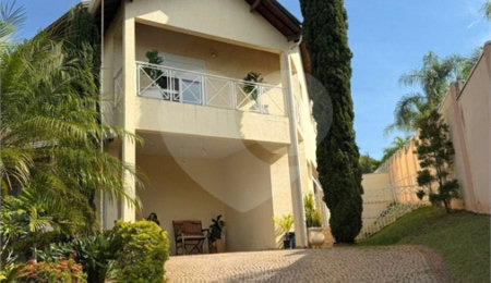 Casa à venda com 4 quartos, sendo 2 suítes,  no condomínio Milennium, Valinhos - SP