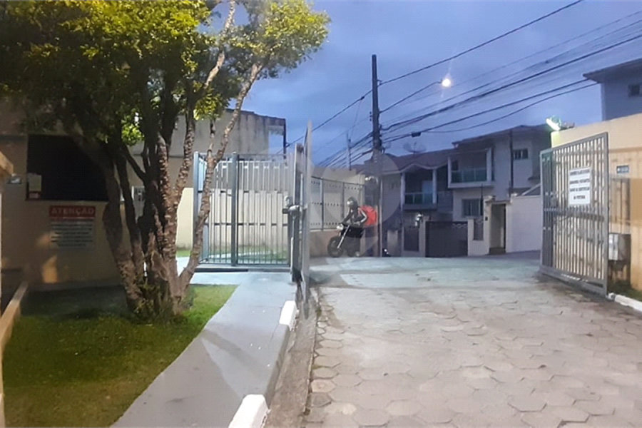 Casa à venda com 3 quartos, sendo 1 suíte, no condomínio Village Palmas, São Paulo - SP