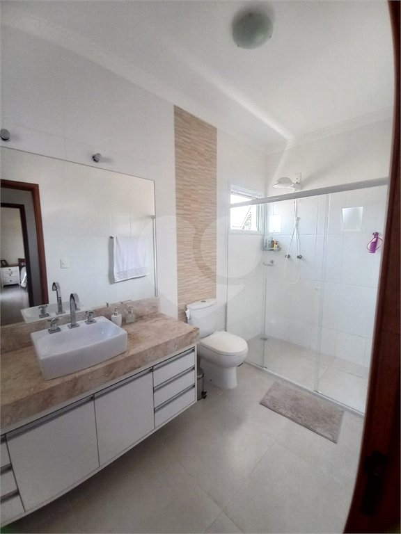 Casa à venda com 3 quartos, sendo 1 suíte, no condomínio São Domingos, Valinhos - SP