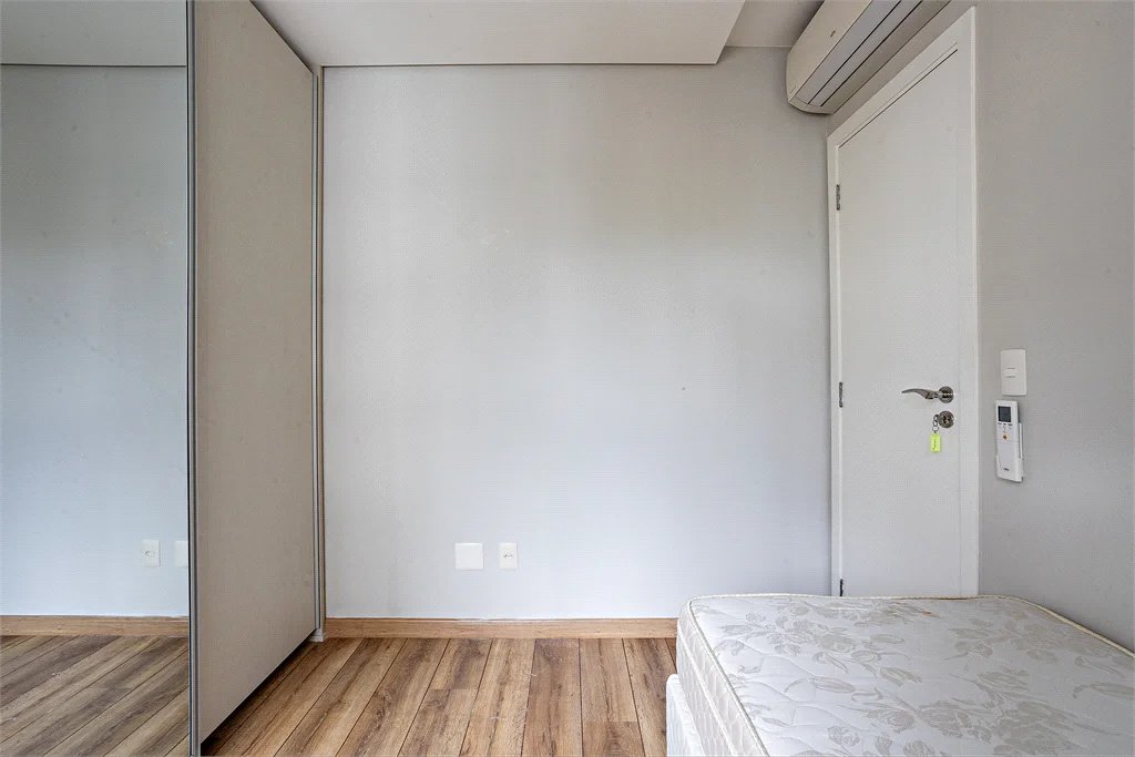 Apartamento à venda com 3 quartos, sendo 1 suíte, em Jardim das Acácias, São Paulo, SP