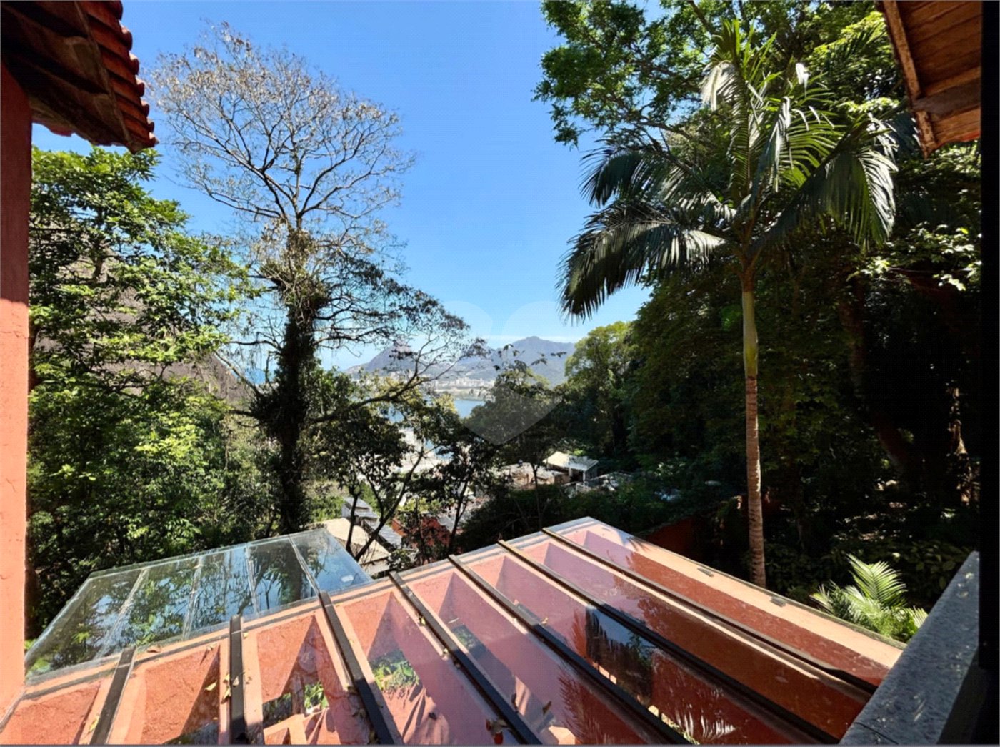 Casa à venda com 4 quartos, sendo 1 suíte, em Lagoa, Rio de Janeiro, RJ