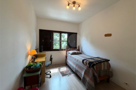 Casa à venda com 4 quartos, sendo 1 suíte, no condomínio Taquaral, São Paulo - SP