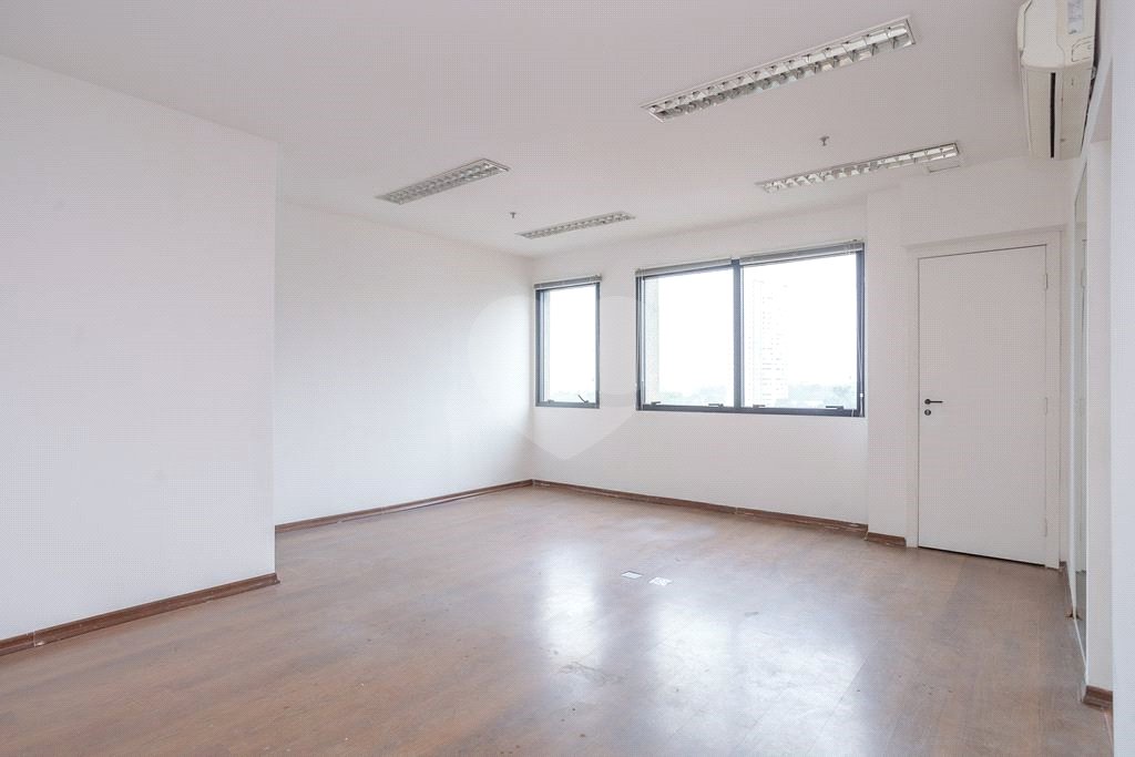 Sala à venda em Vila Olímpia, São Paulo, SP