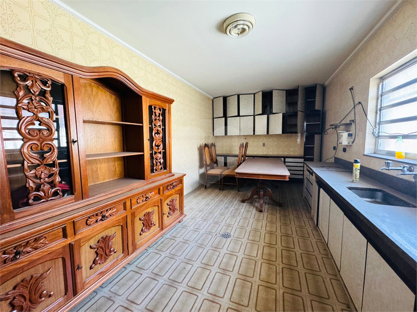Casa à venda com 4 quartos, sendo 2 suítes,  em Vila Galvão, Guarulhos, SP