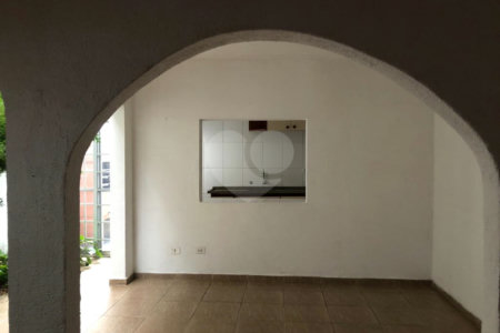 Casa à venda com 4 quartos, sendo 1 suíte,  em Jardim Rosa Maria, São Paulo, SP