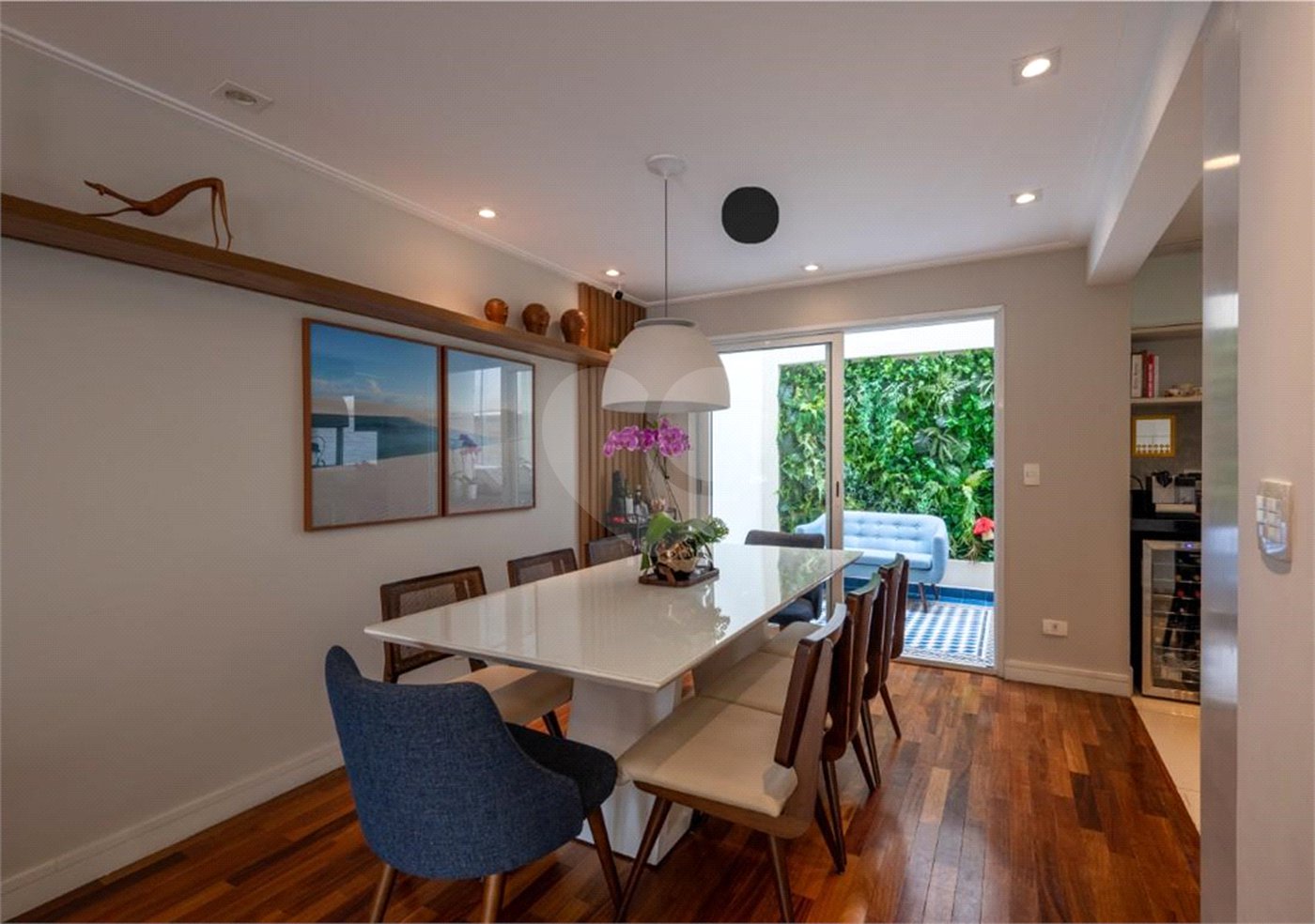 Casa à venda com 4 quartos, sendo 2 suítes, no condomínio Melbourne Residence, São Paulo - SP