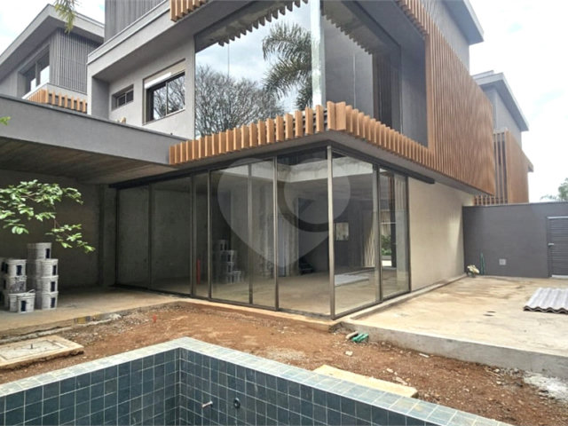 Casa à venda com 4 suítes no condomínio Plm 875, São Paulo - SP