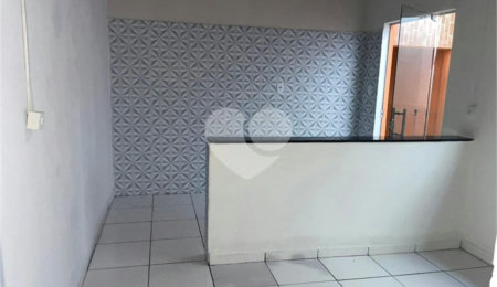 Casa à venda com 2 quartos em Vila Carvalho, Itapetininga, SP