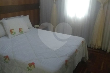 Sobrado à venda com 3 quartos, sendo 1 suíte,  em Vila Oliveira, Mogi das Cruzes, SP