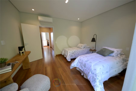 Casa à venda com 4 suítes no condomínio Villa dos Pinheiros, Indaiatuba - SP