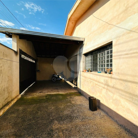 Casa á venda, com 03 Dormitórios, em São Carlos.