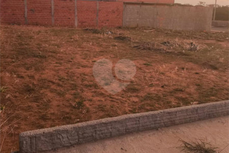 Terreno no Arcoville com 240 m²