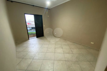Casa à venda com 3 quartos, sendo 1 suíte, em Vila Valença, São Vicente, SP