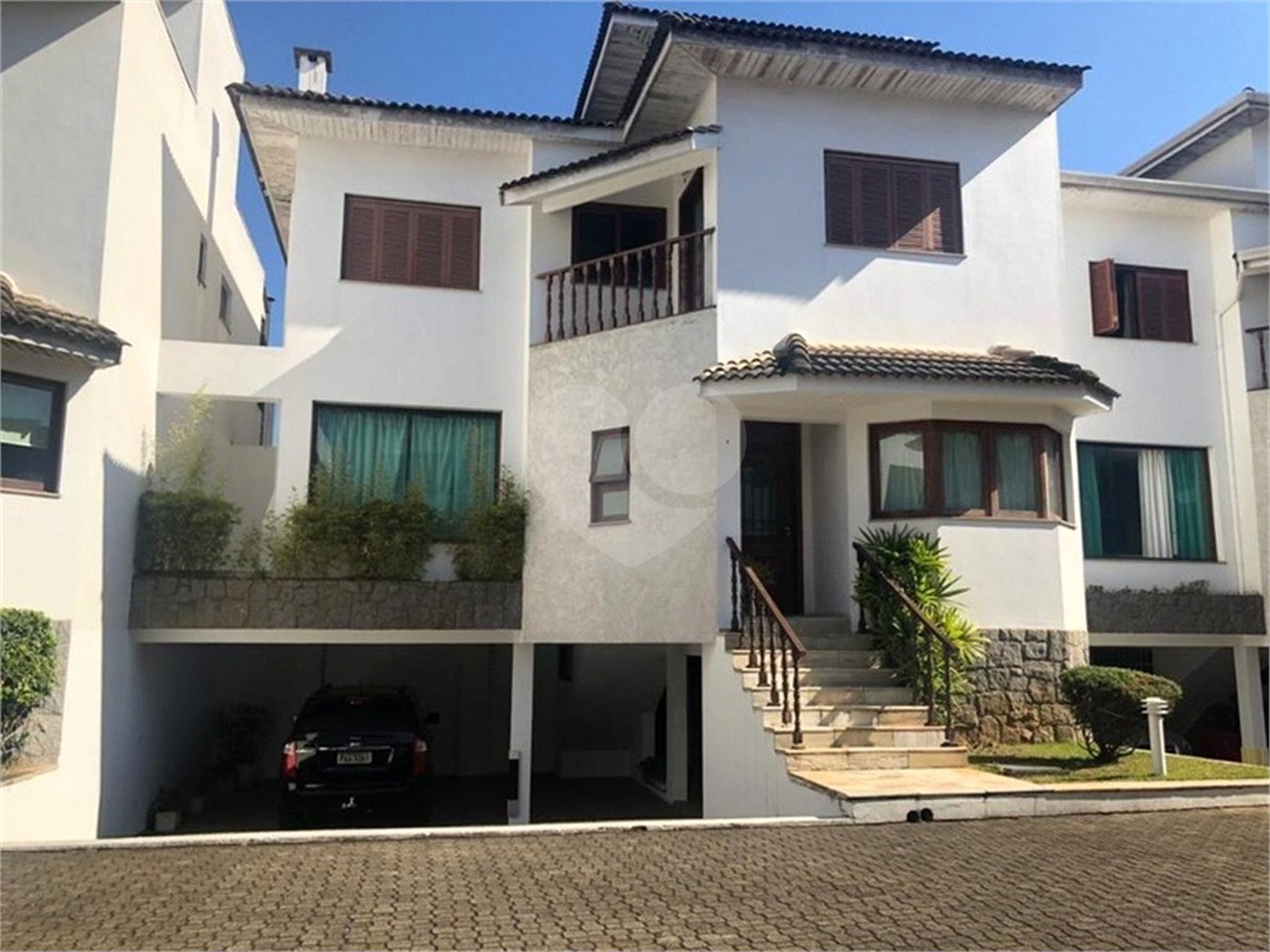 Casa à venda com 4 suítes no condomínio Vila das Emboabas, São Paulo - SP