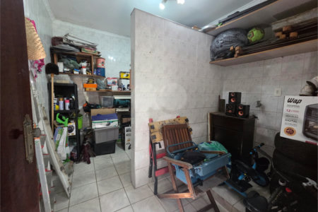 Casa à venda com 4 quartos, sendo 1 suíte, em Vila Paulo Silas, São Paulo, SP
