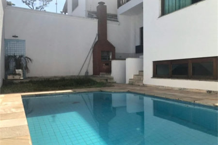 Casa à venda com 4 suítes no condomínio Vila das Emboabas, São Paulo - SP