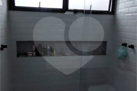 Casa à venda ou para alugar com 4 suítes no condomínio Figueira Garden, Atibaia - SP