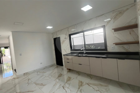 Sobrado à venda ou para alugar com 3 suítes em Jardim do Lago, Atibaia, SP