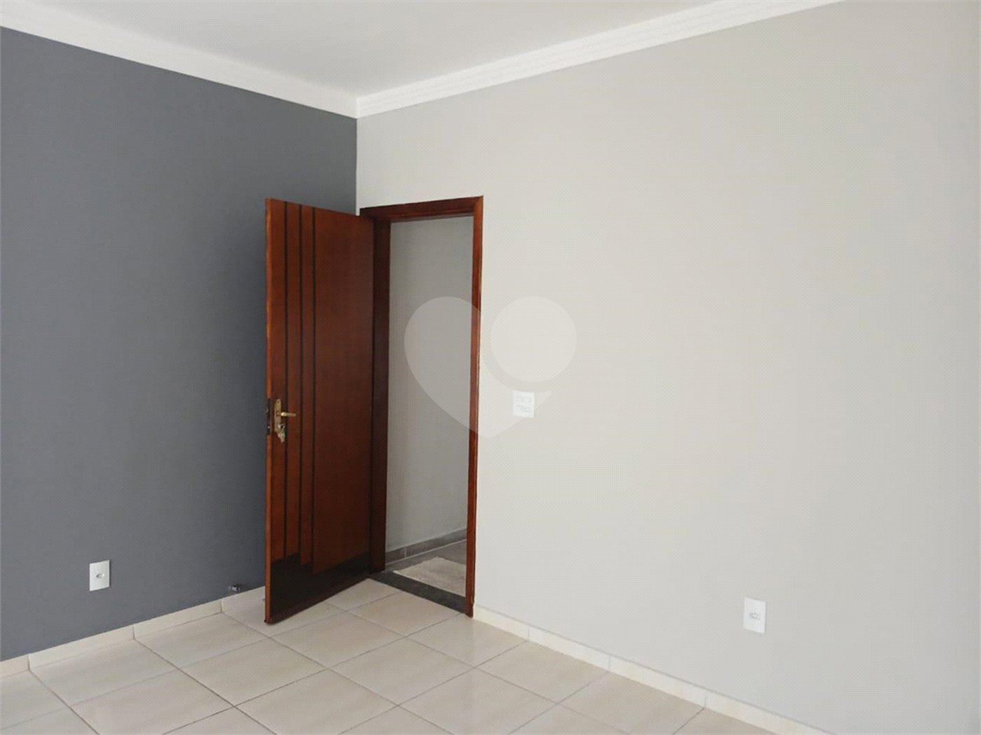 Casa de Vila à venda com 3 quartos, sendo 1 suíte, em Jardim Wanel Ville V, Sorocaba, SP
