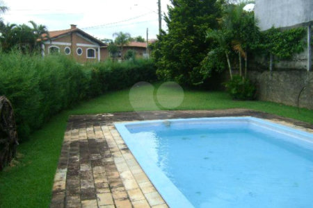 Casa à venda com 3 quartos, sendo 1 suíte, no condomínio Estância Marambaia, Vinhedo - SP