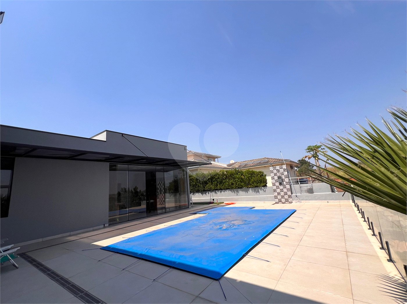 Casa à venda com 3 quartos, sendo 2 suítes, no condomínio Terras de Mont Serrat, Salto - SP