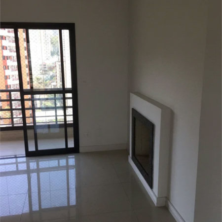 Apartamento à venda com 3 quartos, sendo 1 suíte,  em Vila Andrade, São Paulo, SP